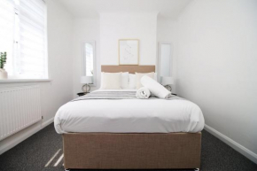 Bristol Street (2BR FREE parking)| Cohost Partners